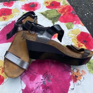 Naot silver wedge